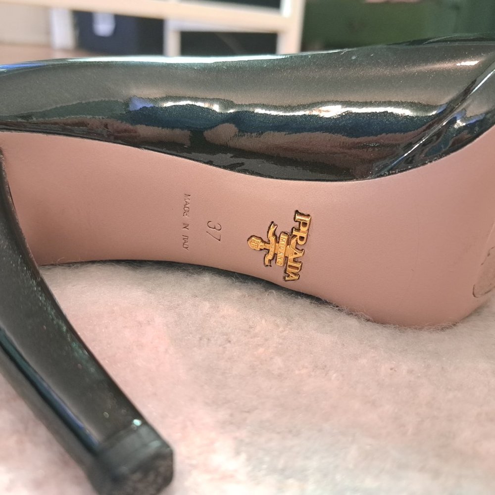 Parade Heels - Picture 3 of 4